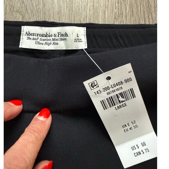 Abercrombie & Fitch Dresses & Skirts - Abercrombie & Fitch Scarlett Mini Skort Ultra High Rise, size Large, NWT